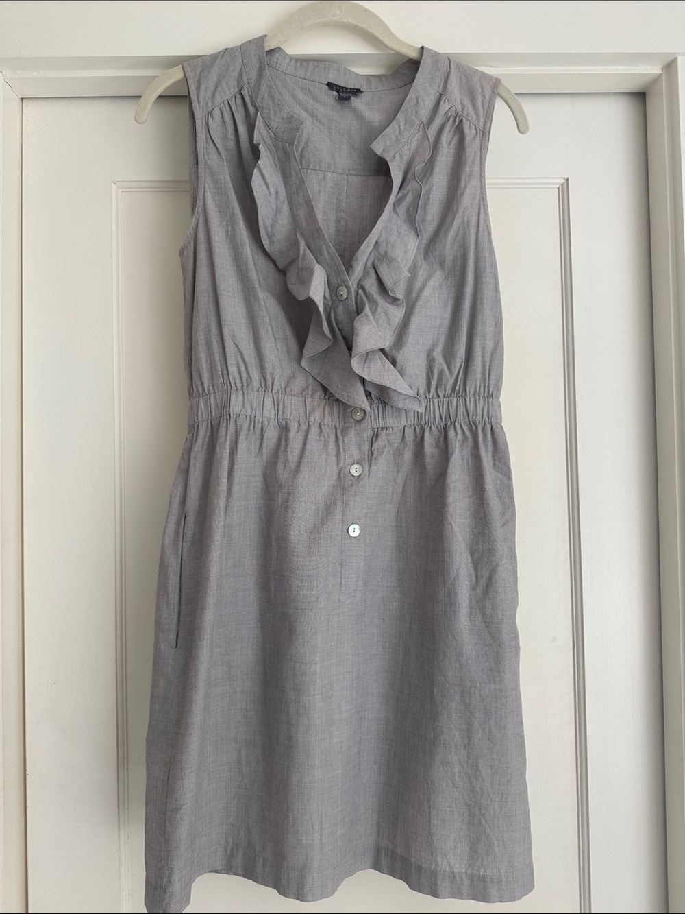 Lilla P sleeveless Ruffle-Front Midi Dress in Light Gray